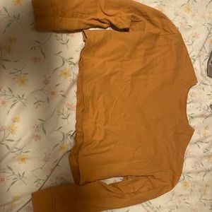 I’m selling a long sleeve crop top colour is orangey brown in good condition